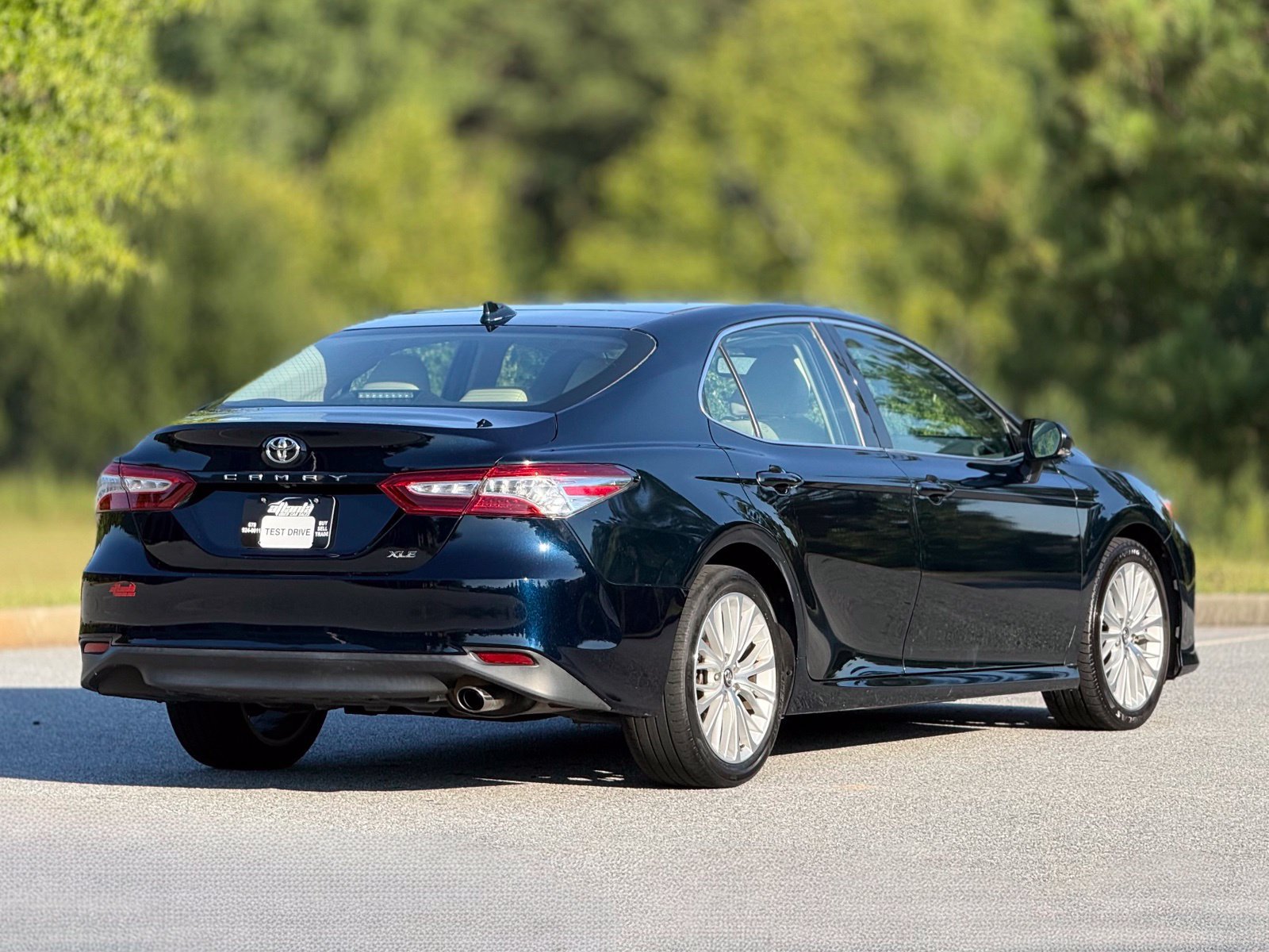 Used 2019 Toyota Camry XLE w/ Carpet Mat Package FWD image 11