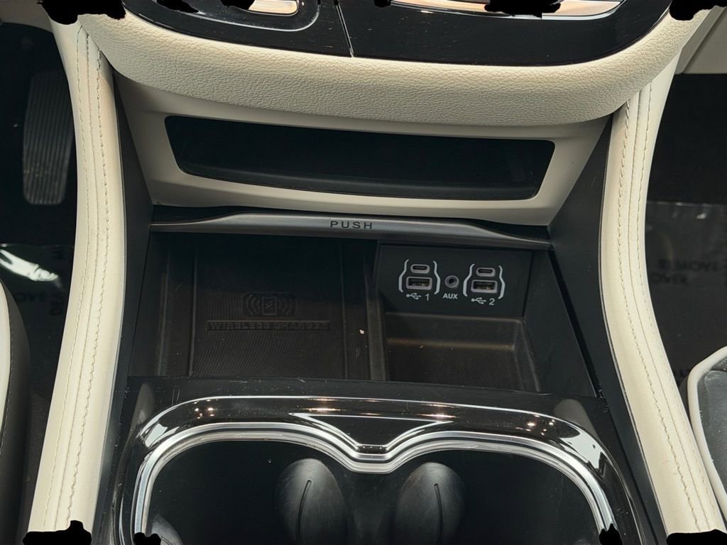 Used 2023 Chrysler Pacifica Limited image 33