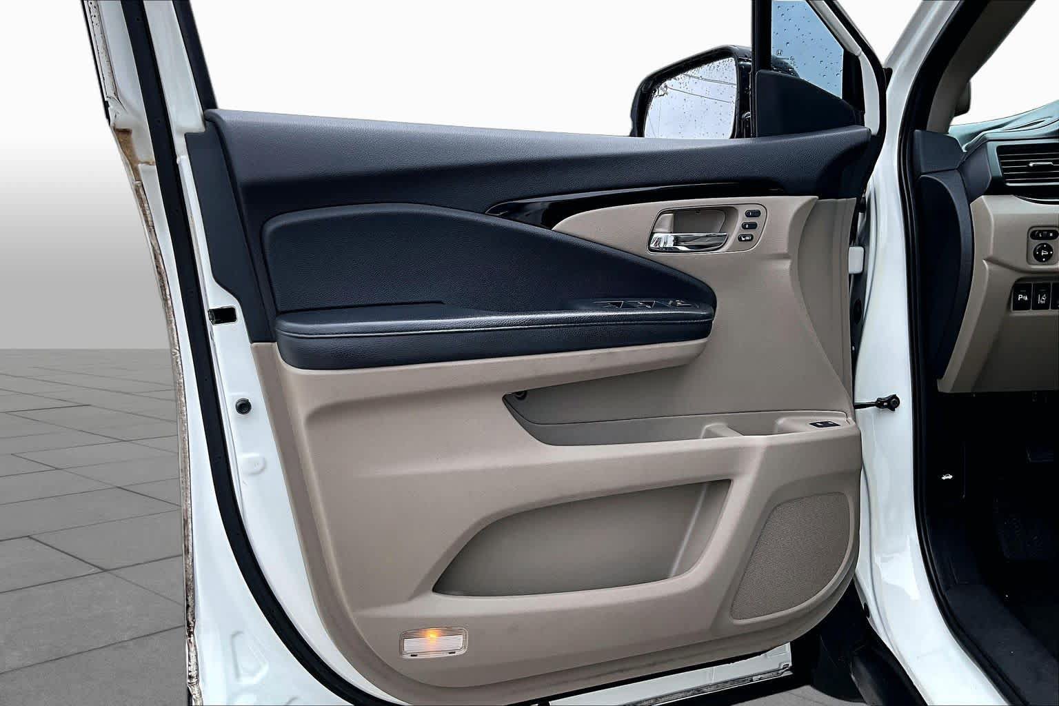 Used 2016 Honda Pilot Touring image 22