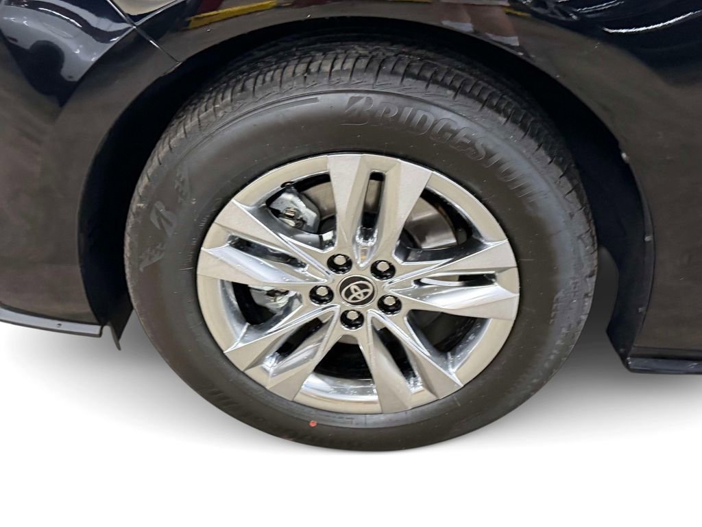 Used 2026 Toyota Sienna Limited AWD/4WD image 15