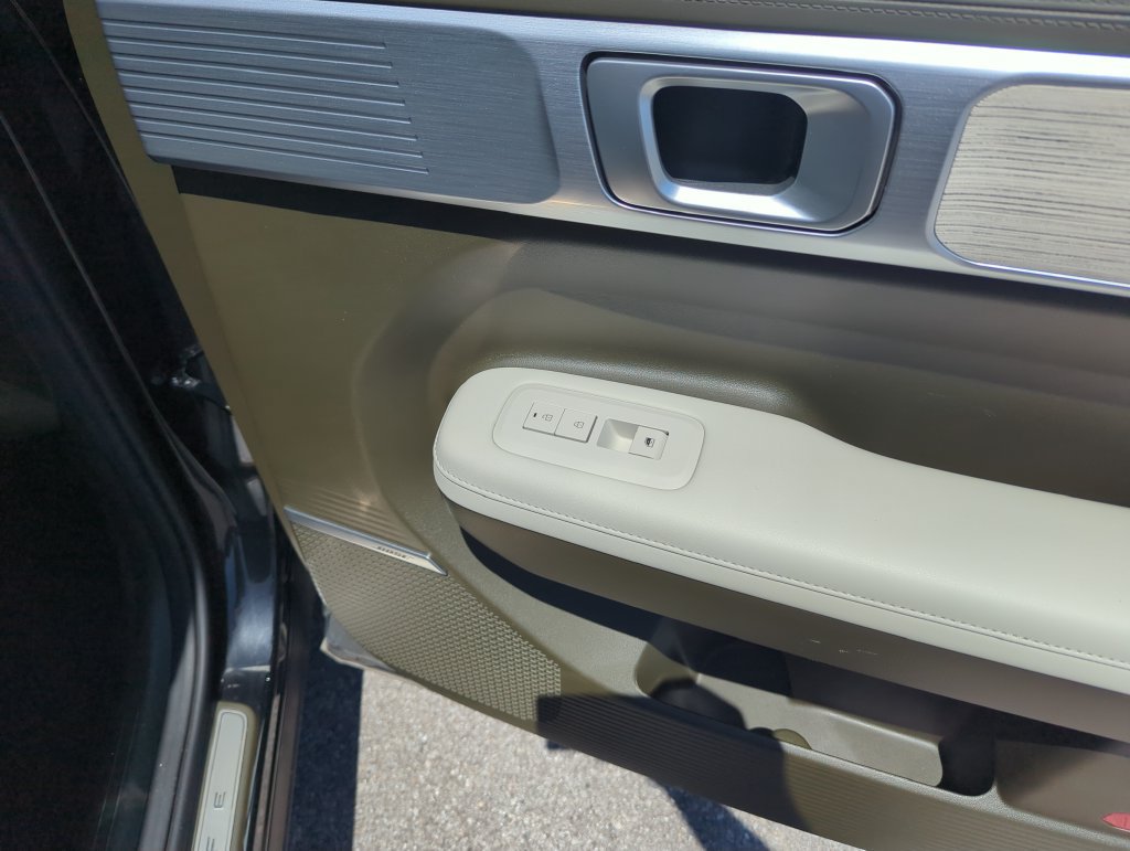 Used 2024 Hyundai Santa Fe Calligraphy FWD image 40