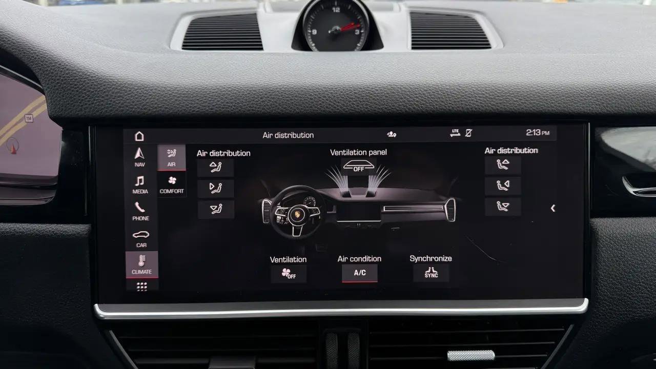 Used 2021 Porsche Cayenne image 38