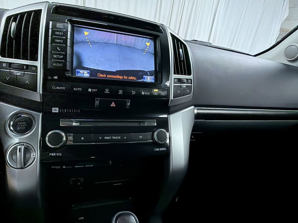 Used 2015 Toyota Land Cruiser image 14