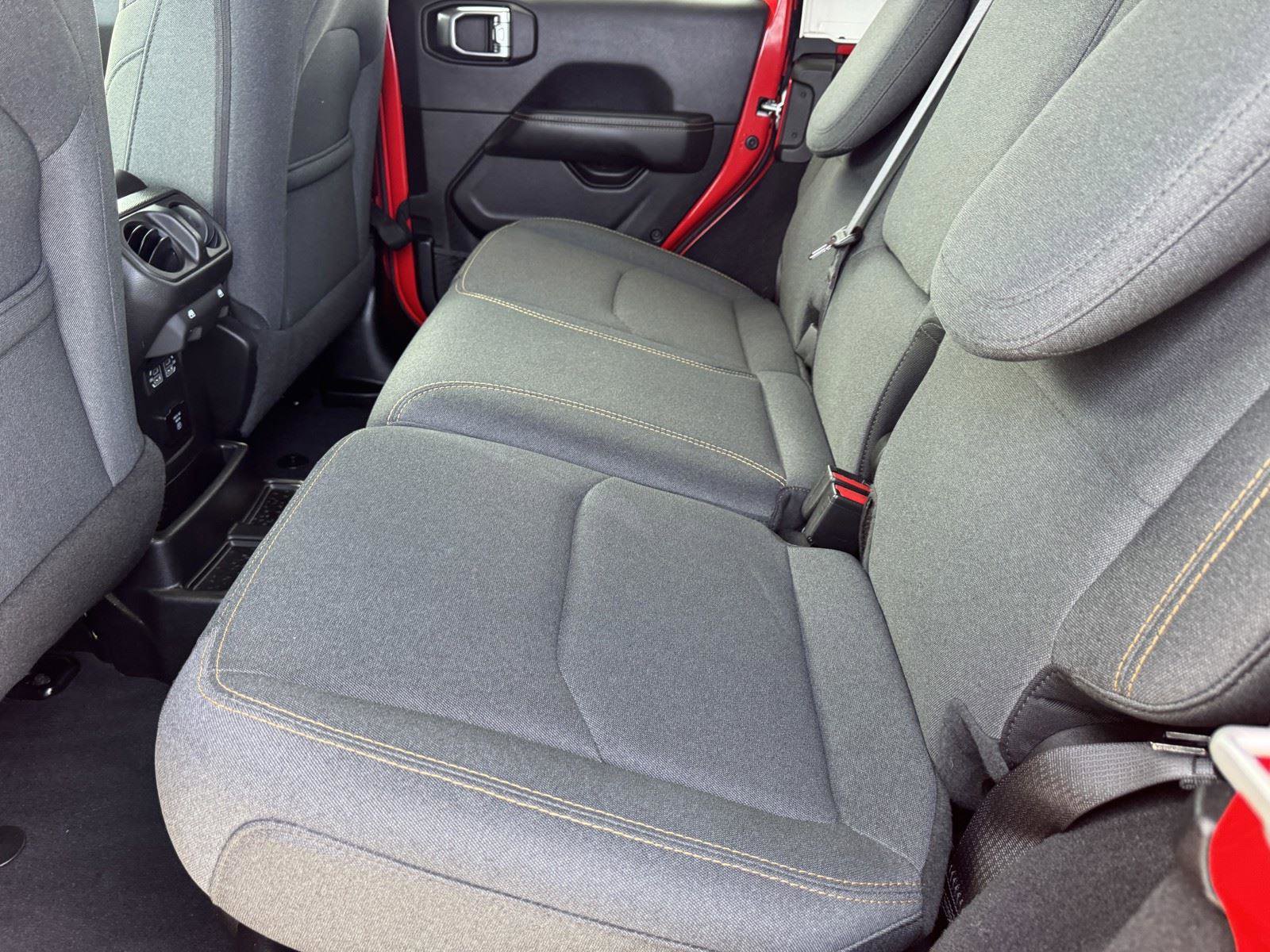 Certified 2025 Jeep Wrangler Sahara w/ Safety Group AWD/4WD image 13