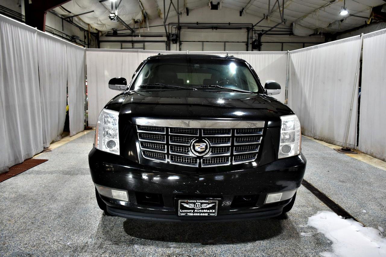 Used 2011 Cadillac Escalade ESV Luxury image 2
