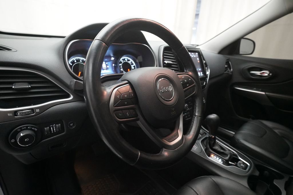 Used 2019 Jeep Cherokee Limited image 8