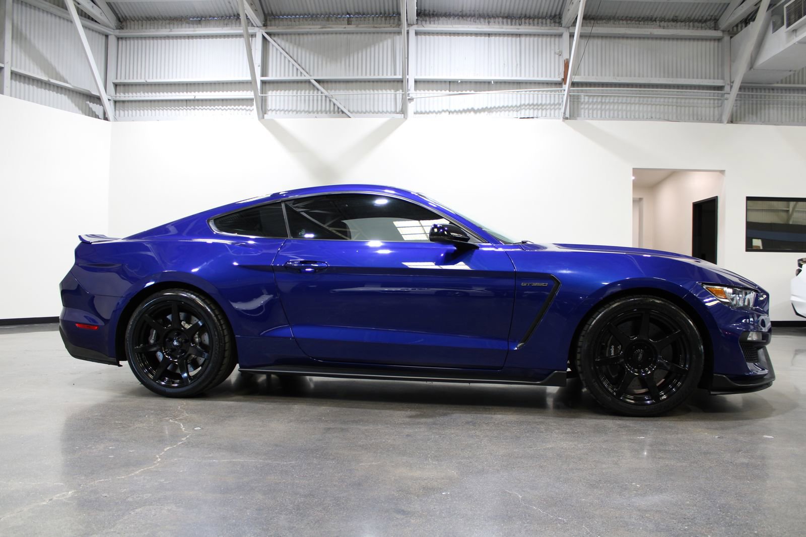 Used 2016 Ford Mustang Shelby GT350 w/ Technology Package image 12