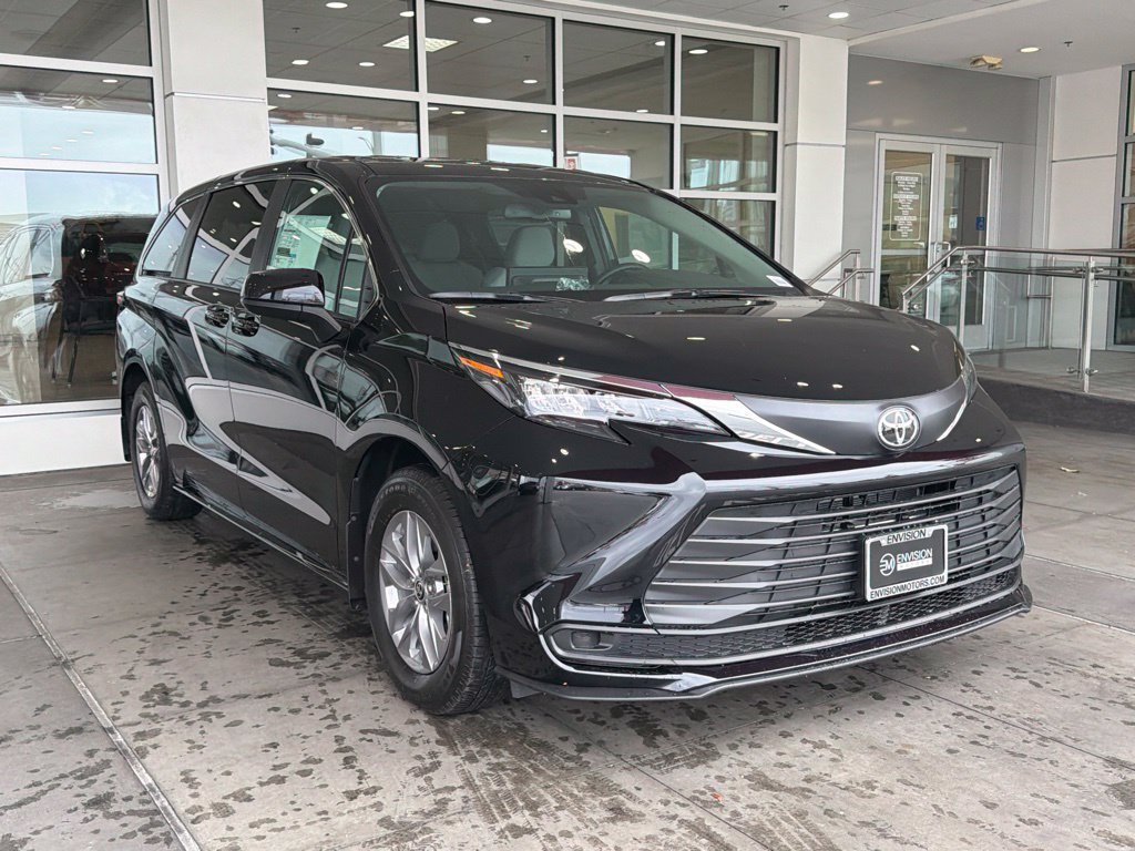 New 2026 Toyota Sienna LE FWD image 6