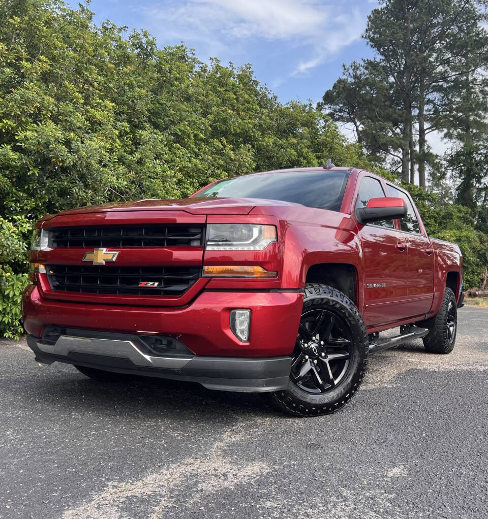 Used 2018 Chevrolet Silverado 1500 LT w/ All Star Edition image 2