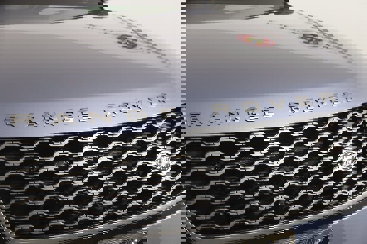 Used 2021 Land Rover Range Rover Velar R-Dynamic S image 16