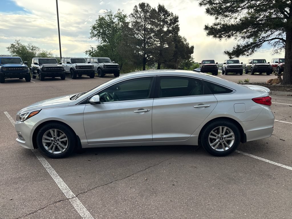 Used 2015 Hyundai Sonata SE w/ Option Group 09 FWD image 2