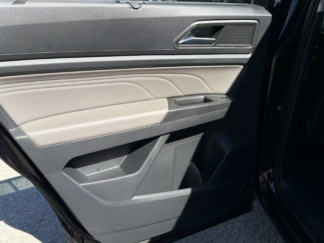 Certified 2023 Volkswagen Atlas SEL R-Line AWD/4WD image 9