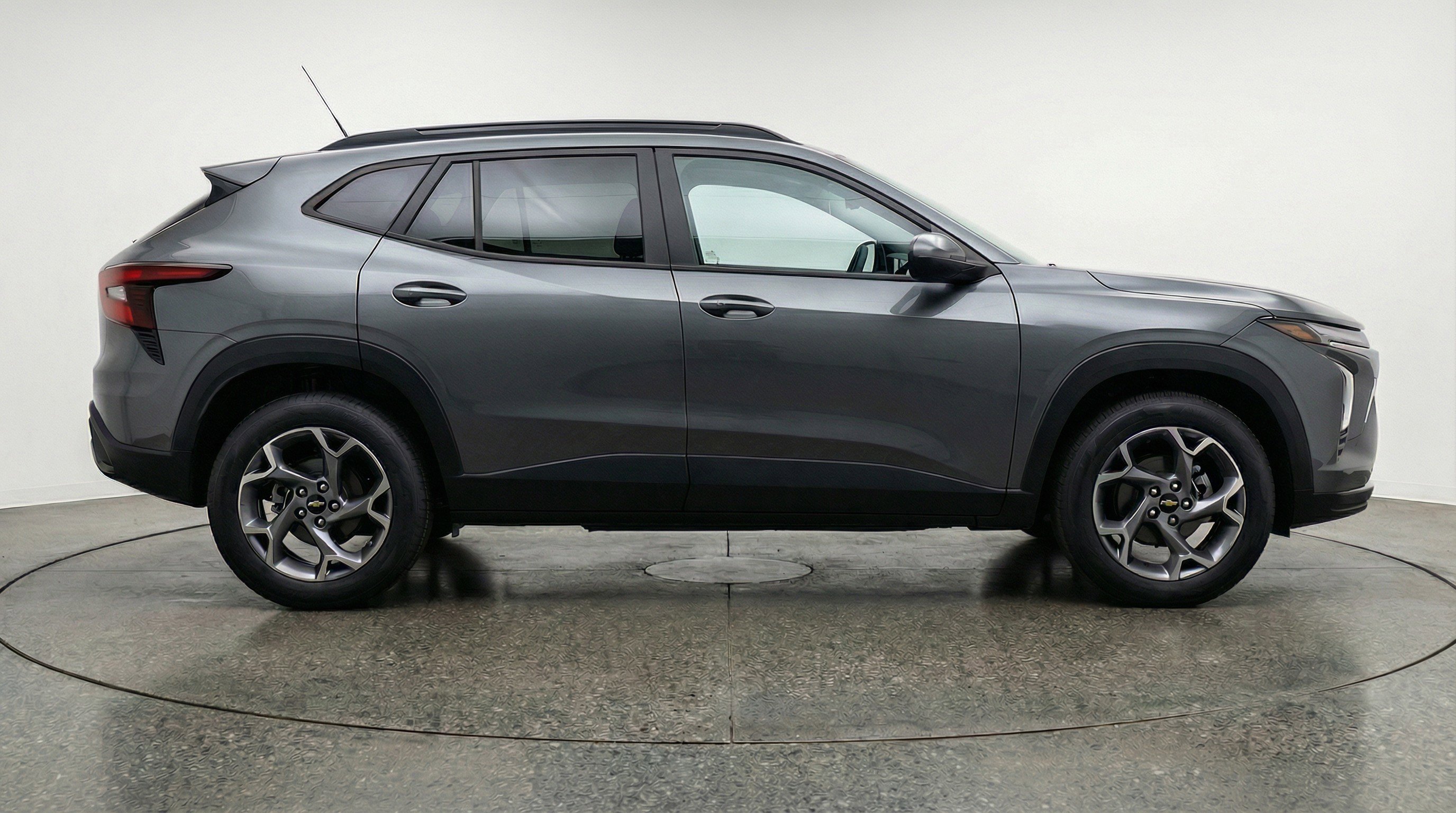 Used 2025 Chevrolet Trax LT w/ LT Convenience Package FWD image 11