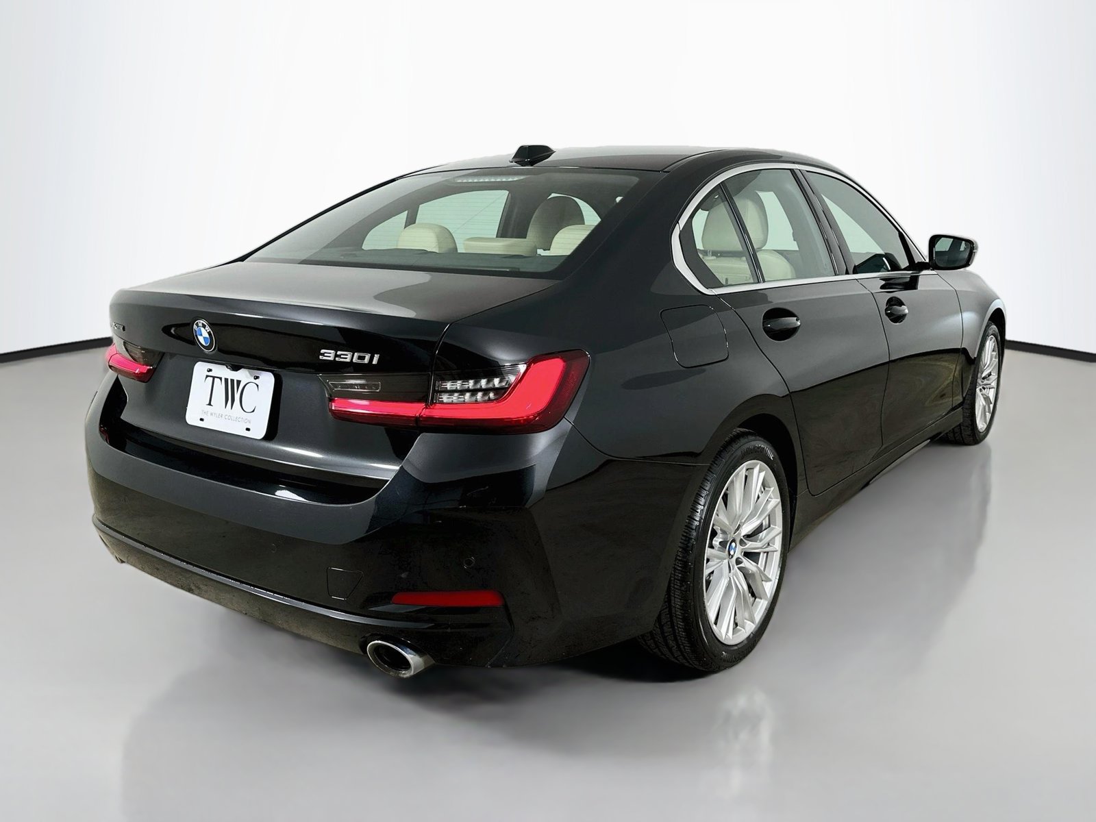 Used 2024 BMW 330i xDrive Sedan w/ Convenience Package AWD/4WD image 5