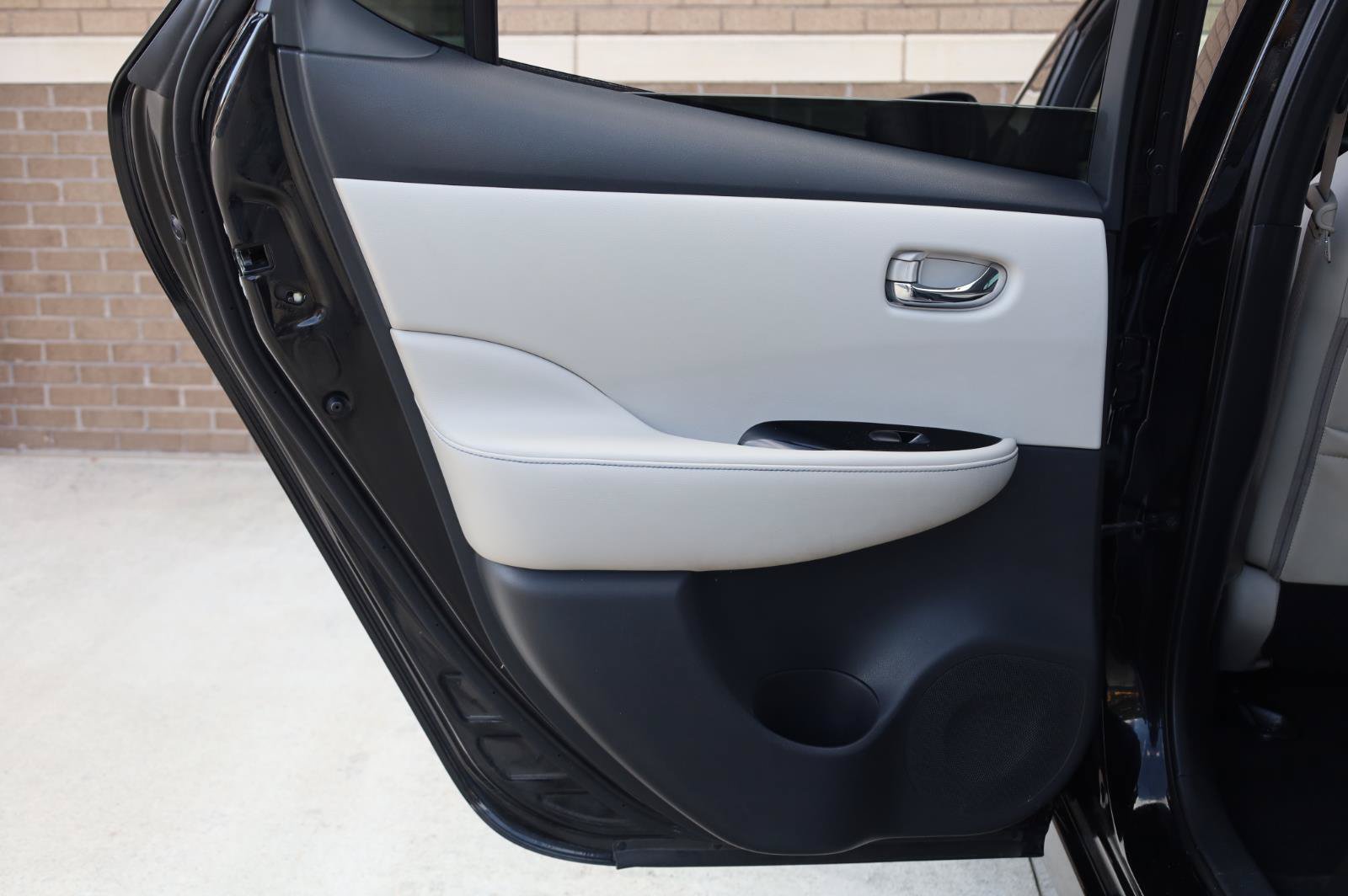 Used 2018 Nissan Leaf SL w/ SL Technology Package FWD image 17