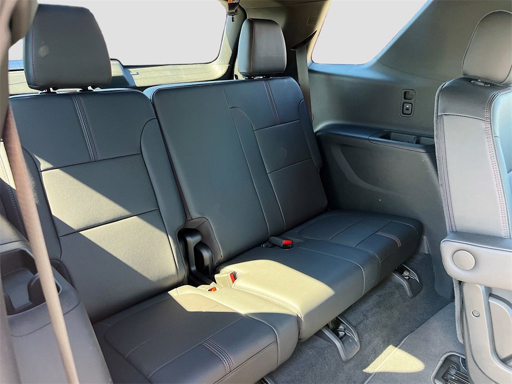 Used 2023 Chevrolet Traverse RS image 29
