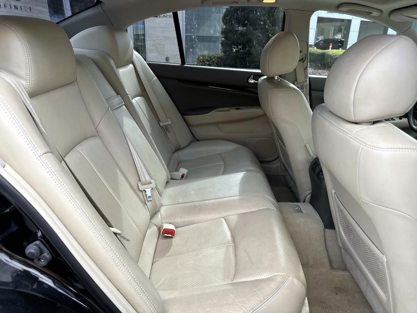 Used 2012 INFINITI G37 Journey w/ Premium Pkg image 17