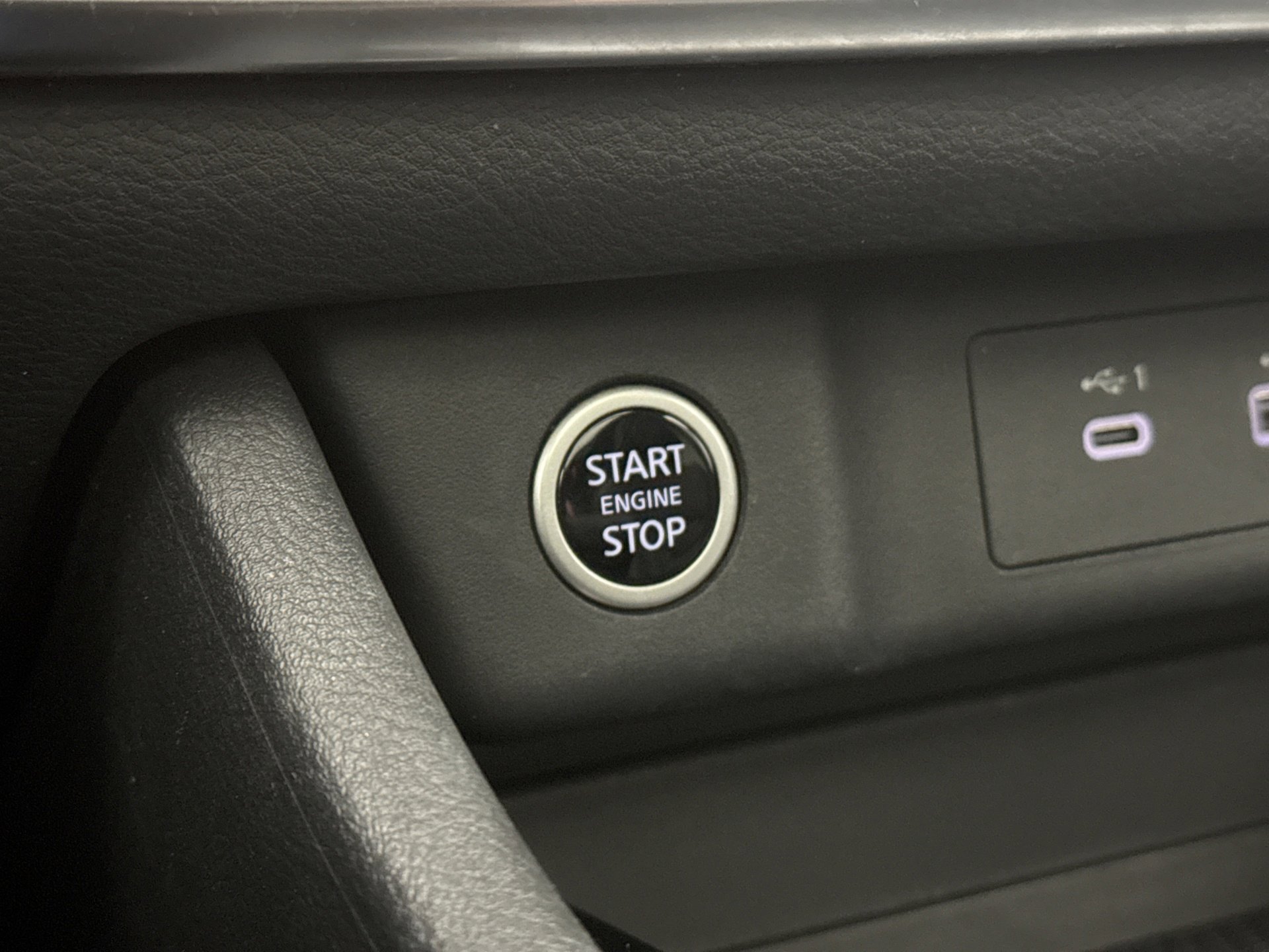 Used 2023 Nissan Rogue SV w/ SV Premium B Package image 19