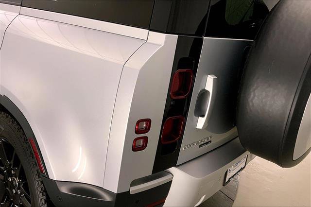 Used 2020 Land Rover Defender 110 SE image 28