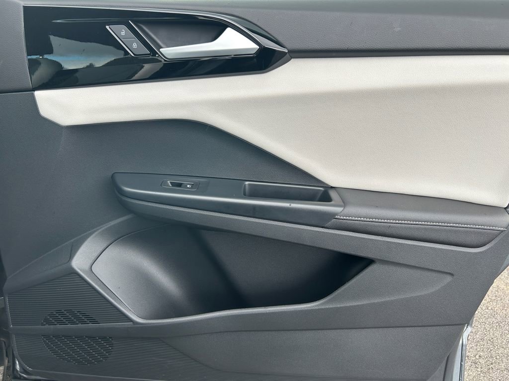 Used 2025 Volkswagen Taos S AWD/4WD image 25