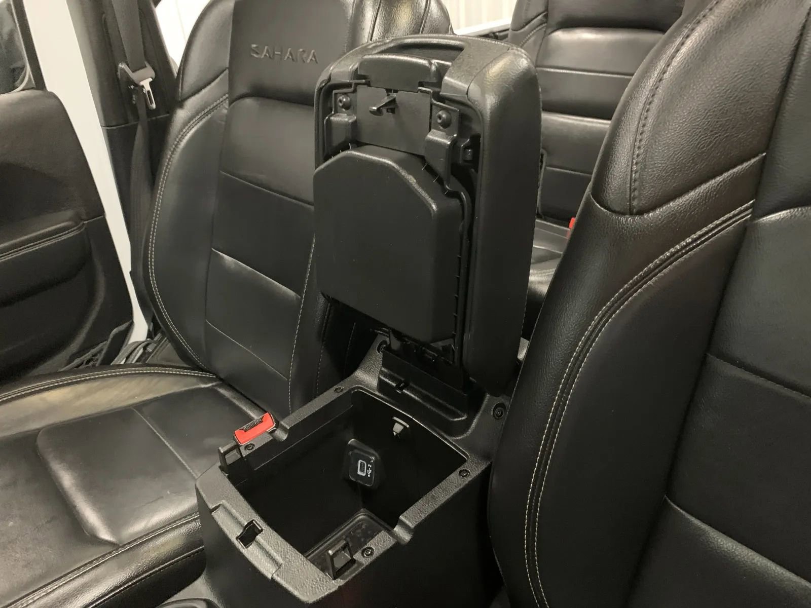 Used 2019 Jeep Wrangler Unlimited Sahara w/ Dual Top Group image 39