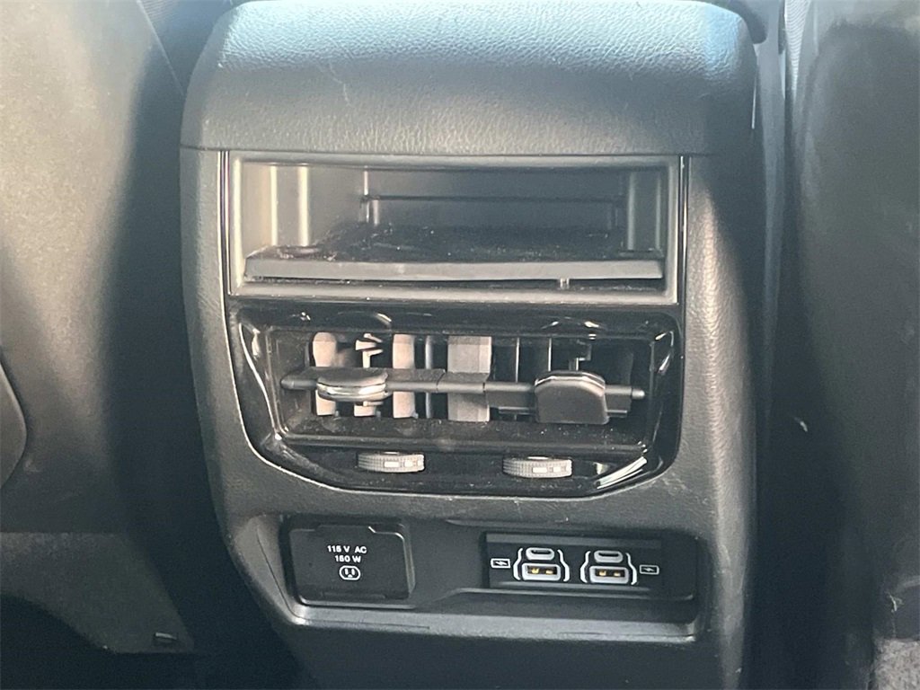 Used 2023 Jeep Grand Cherokee Altitude image 17
