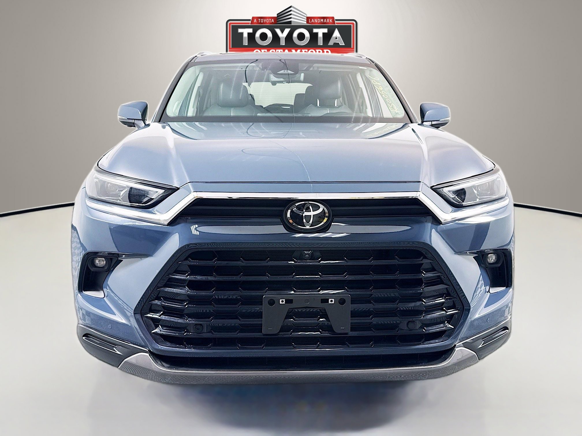 Used 2024 Toyota Grand Highlander Platinum image 2