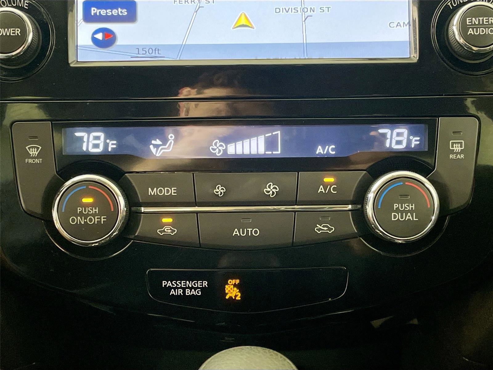 Used 2015 Nissan Rogue SV w/ SV Premium Package image 9