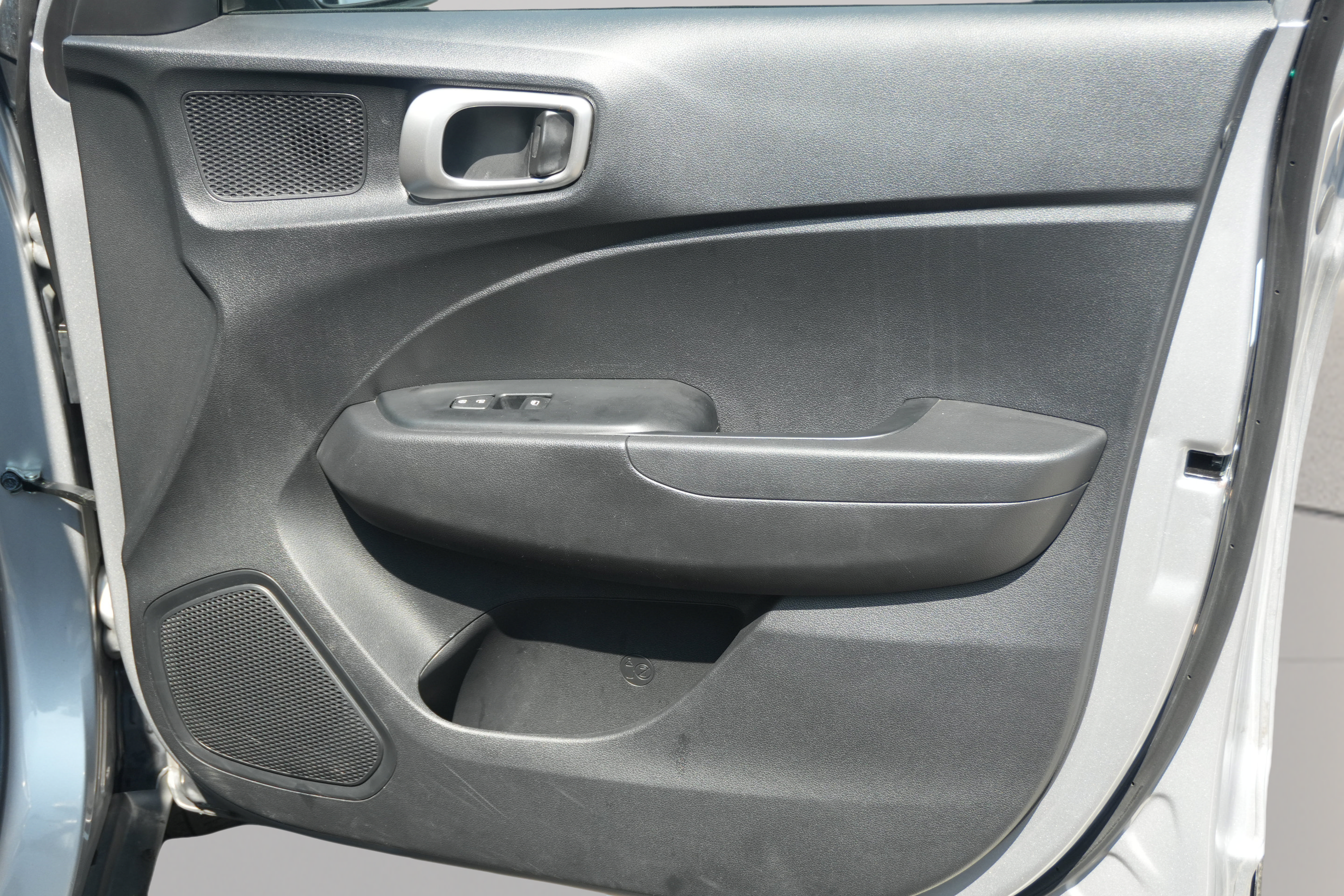 Used 2025 Hyundai Venue SEL FWD image 18