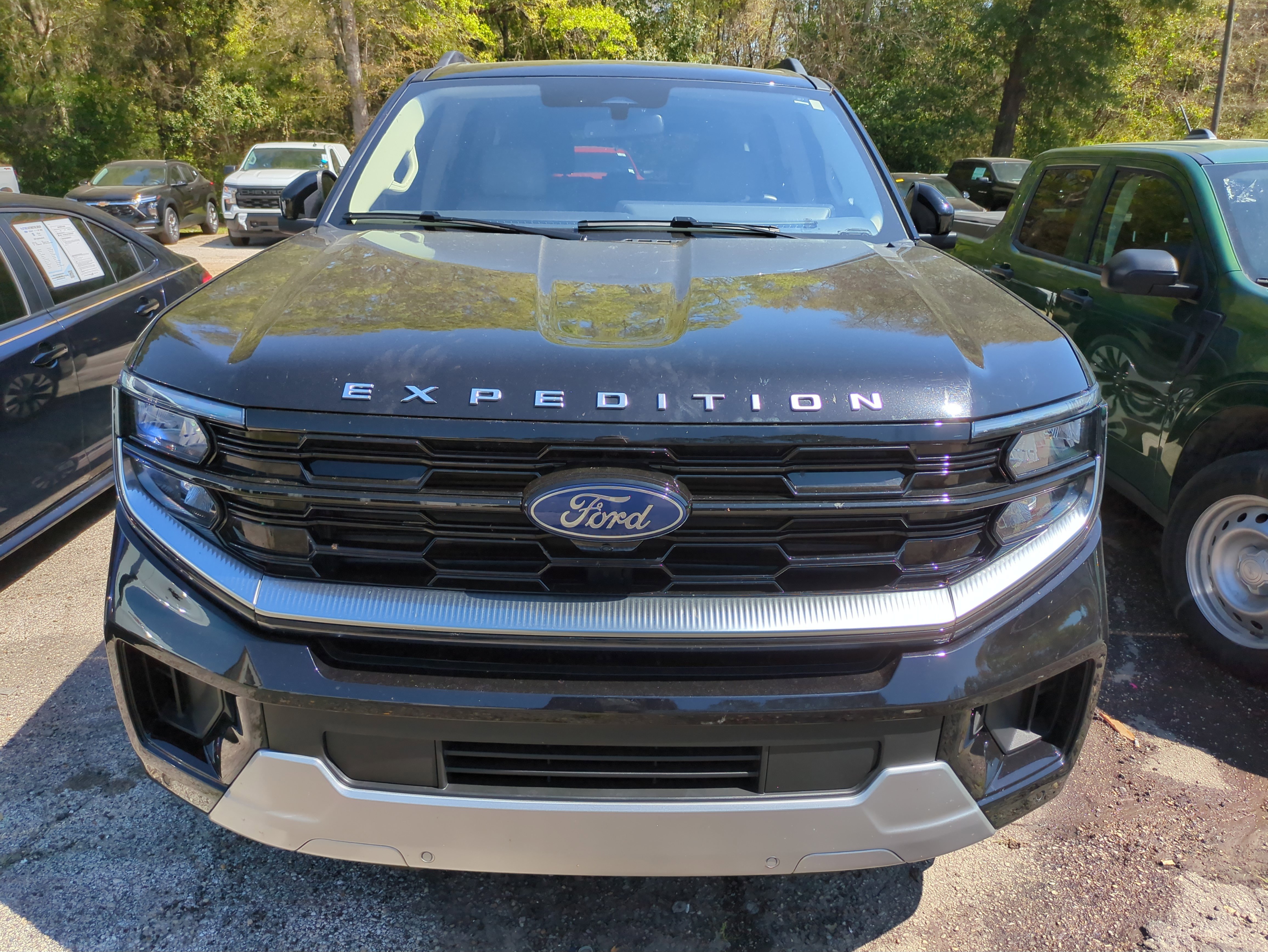 Used 2025 Ford Expedition Platinum w/ Driver's Package image 2