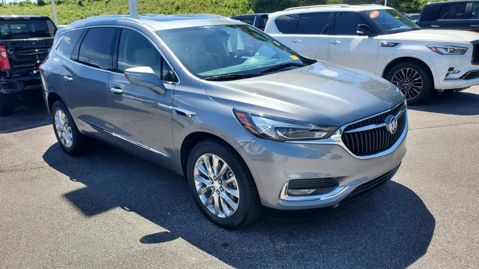 Used 2019 Buick Enclave Essence AWD/4WD image 2