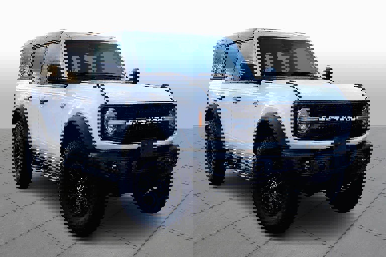 Used 2023 Ford Bronco Wildtrak image 2