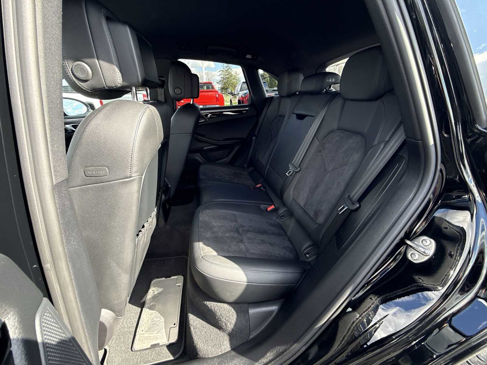 Used 2021 Porsche Macan AWD/4WD image 24