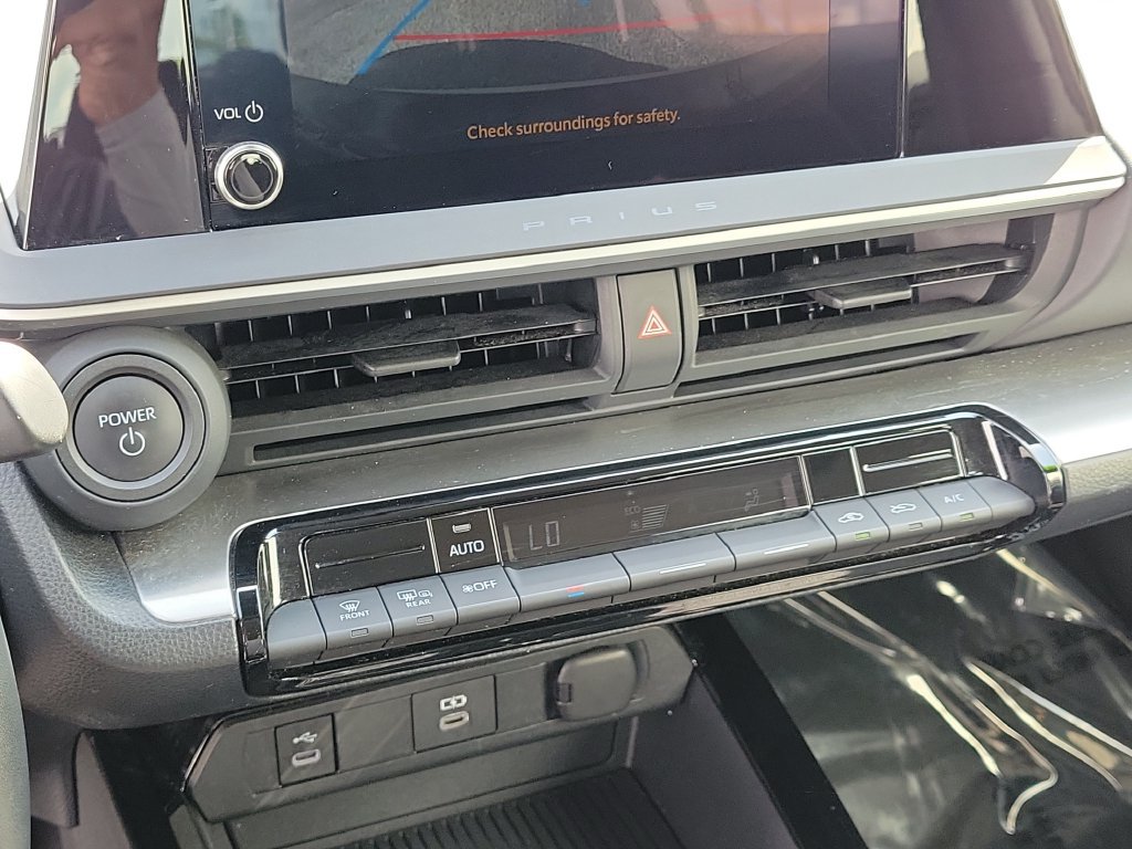 Used 2025 Toyota Prius LE FWD image 23