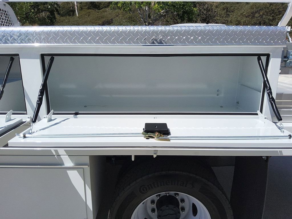 New 2025 Ford F550 2WD Regular Cab Super Duty image 15