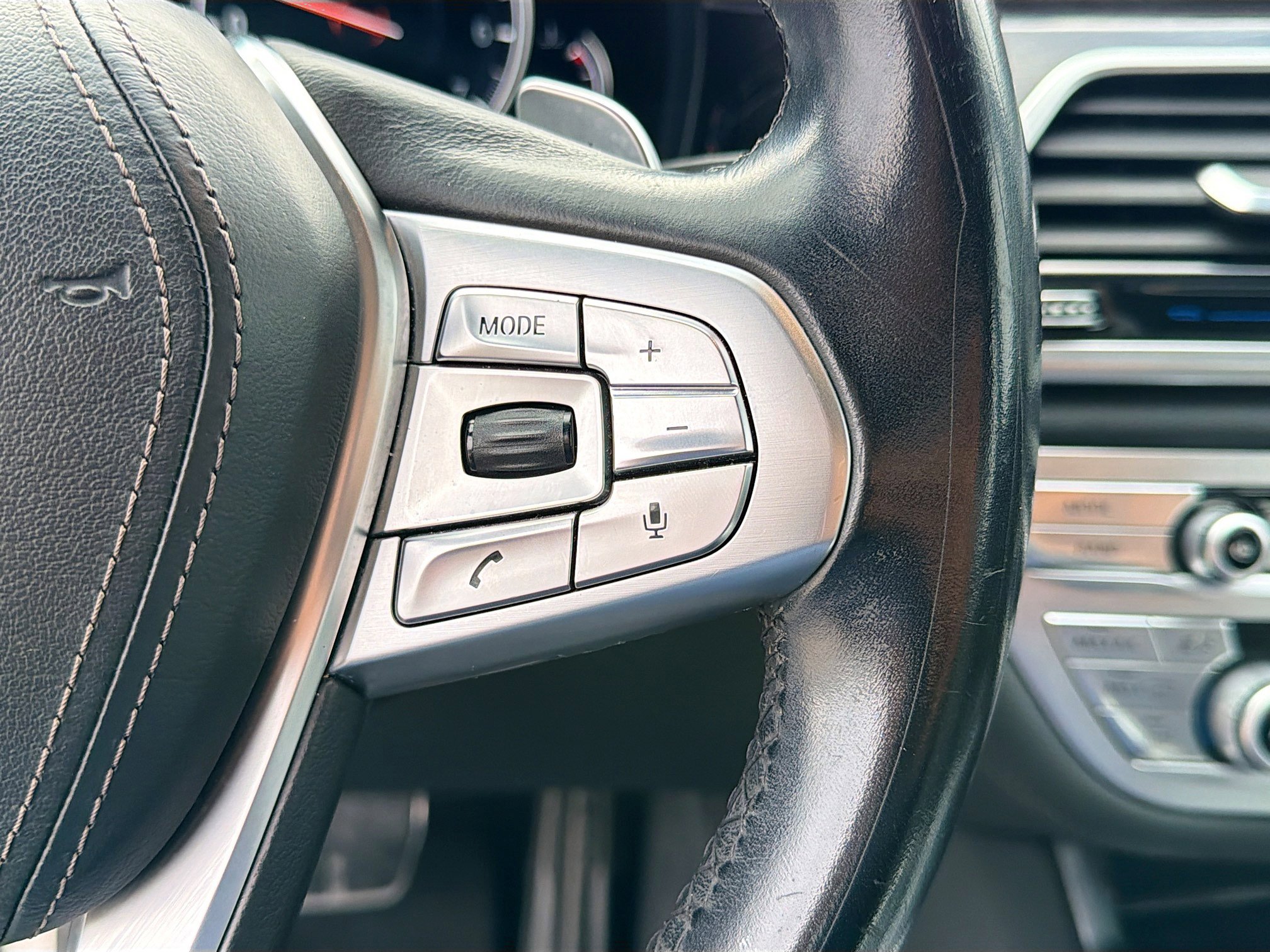 Used 2019 BMW 740i 740i w/ M Sport Package image 37