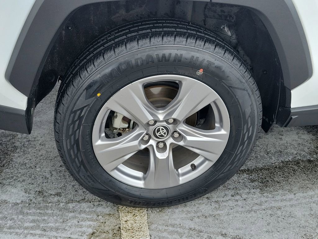 Certified 2024 Toyota RAV4 LE AWD/4WD image 7