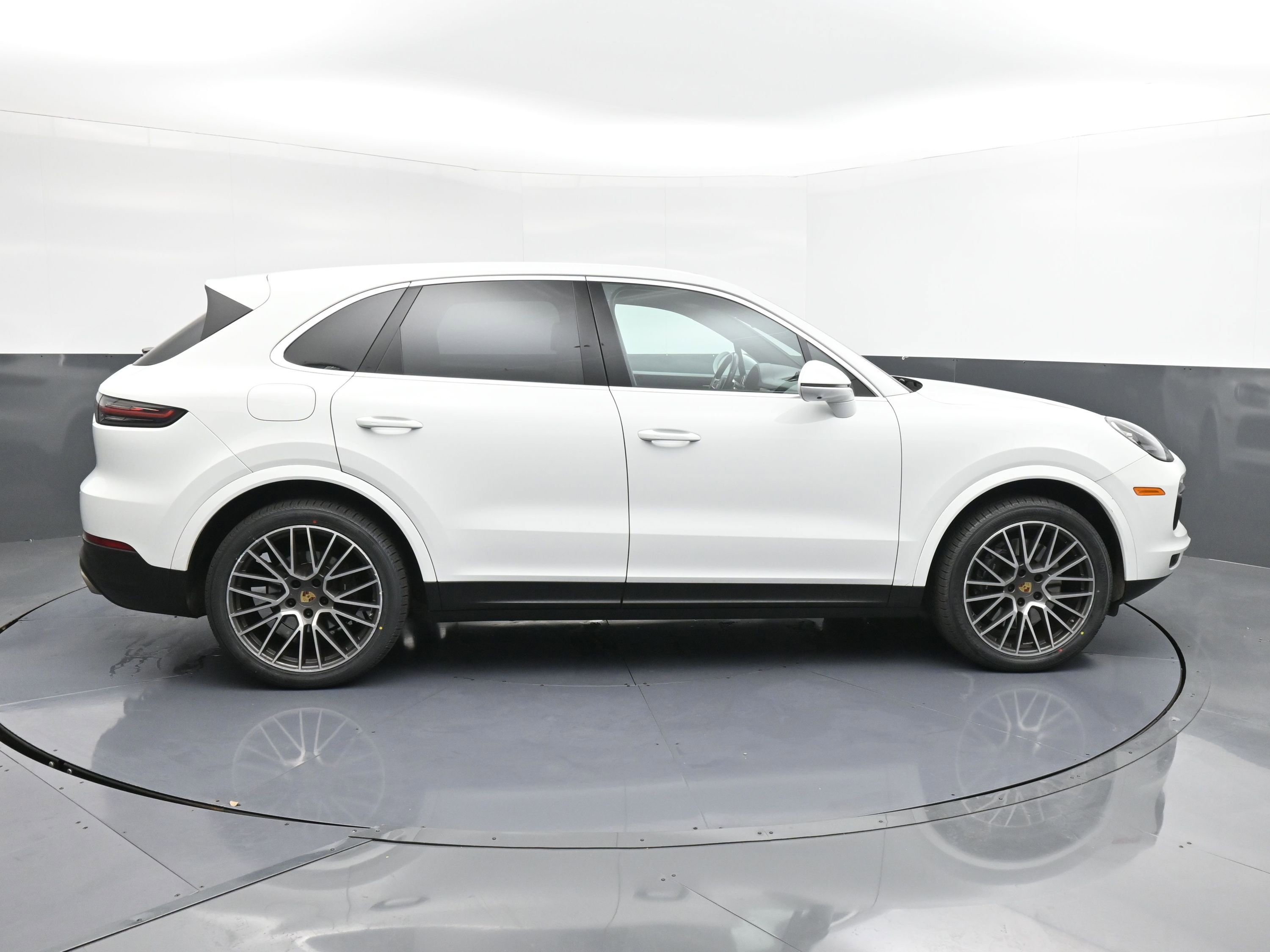 Used 2022 Porsche Cayenne image 9