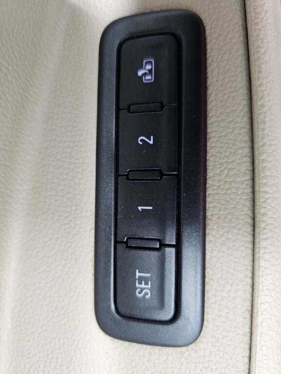 Used 2015 GMC Yukon XL Denali w/ Touring Package RWD image 33