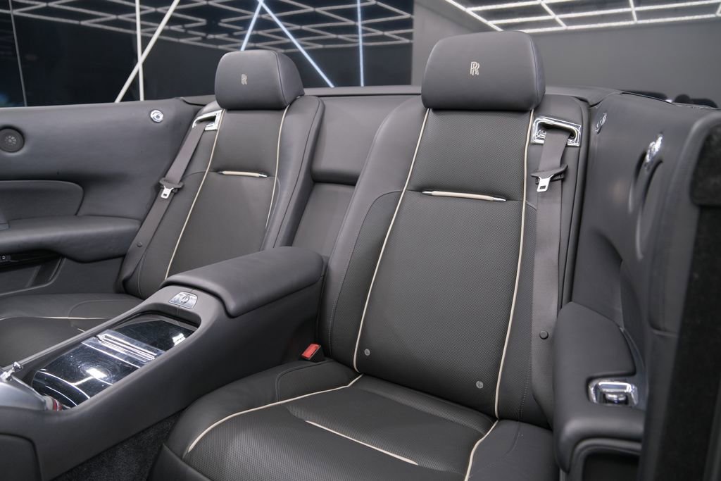 Used 2016 Rolls-Royce Dawn image 24