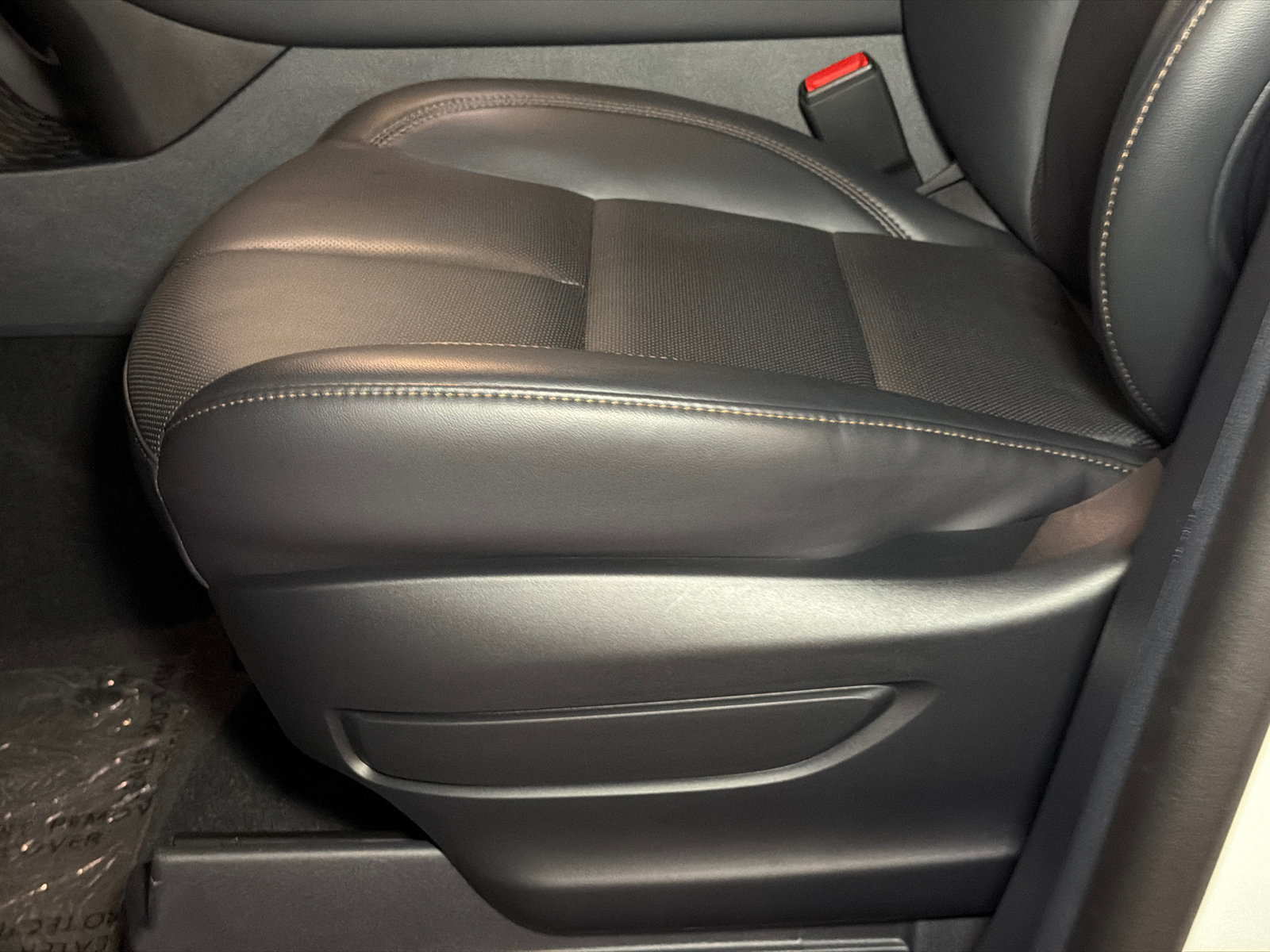 New 2026 Lincoln Aviator AWD w/ Jet Appearance Package image 17