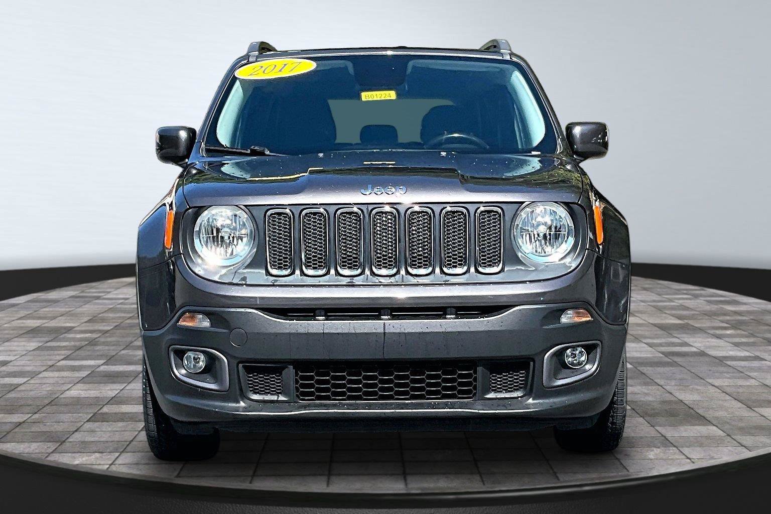 Used 2017 Jeep Renegade Latitude AWD/4WD image 3