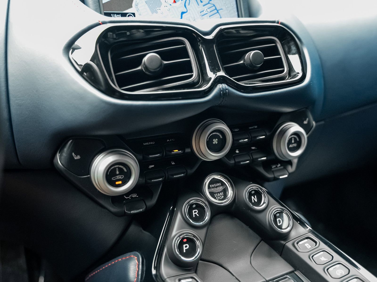 Used 2020 Aston Martin V8 Vantage Coupe RWD image 47