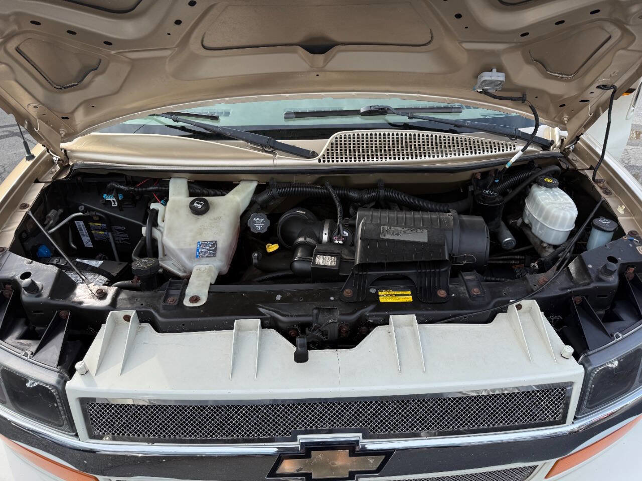 Used 2011 Chevrolet Express 1500 AWD image 43