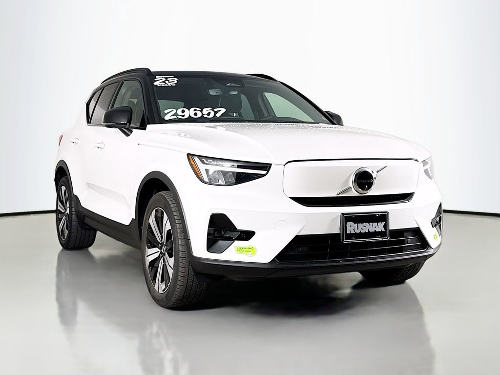 Used 2023 Volvo XC40 Recharge Plus image 1