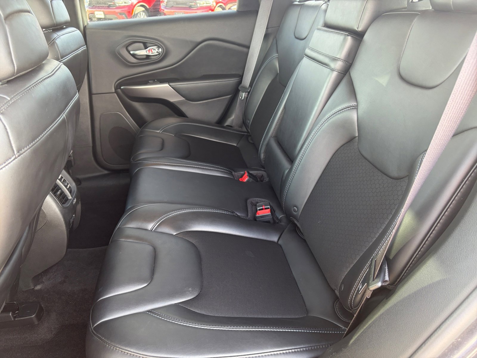 Used 2019 Jeep Cherokee Latitude Plus w/ Cold Weather Group image 19