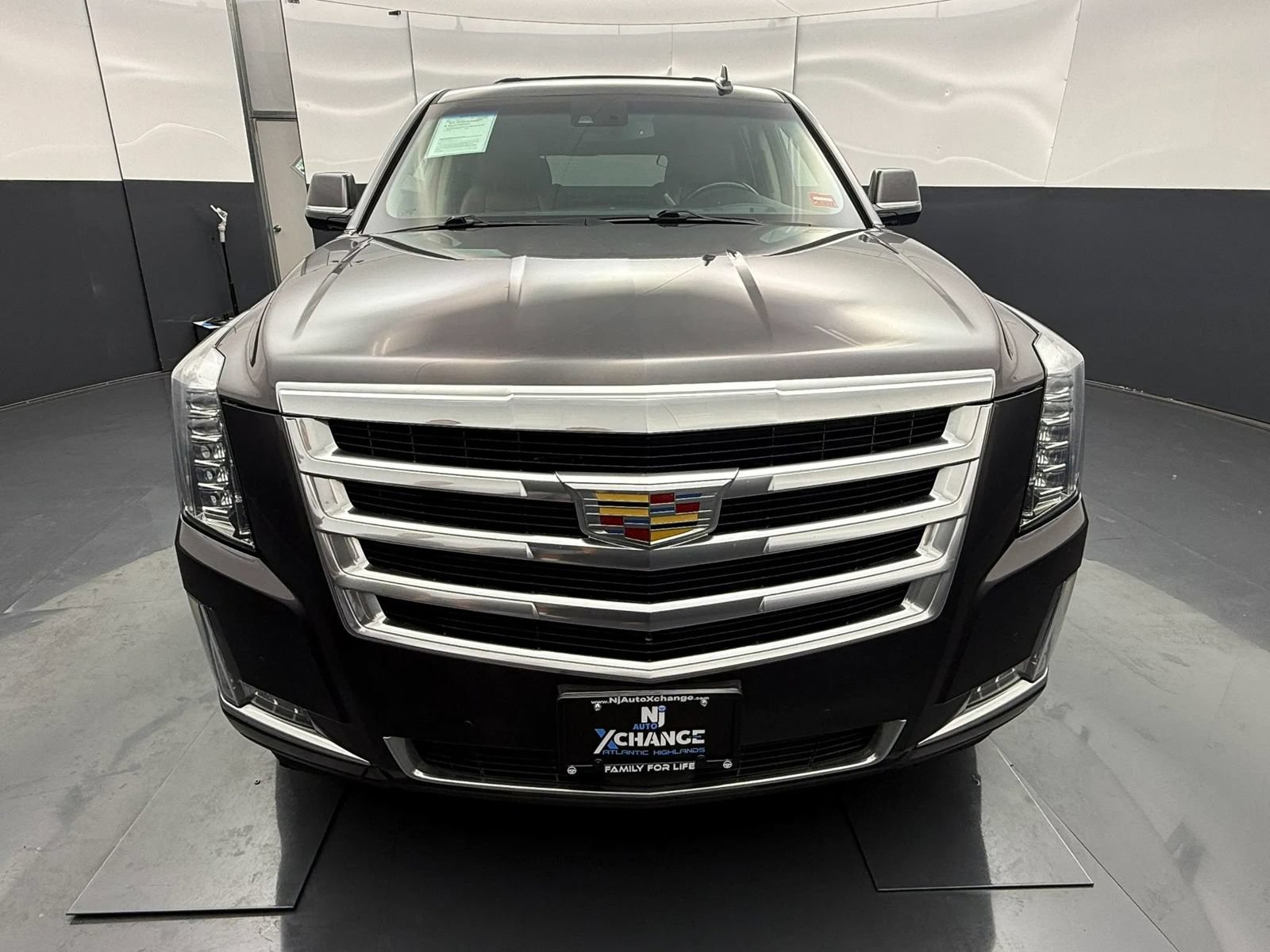 Used 2016 Cadillac Escalade ESV Premium AWD/4WD image 2