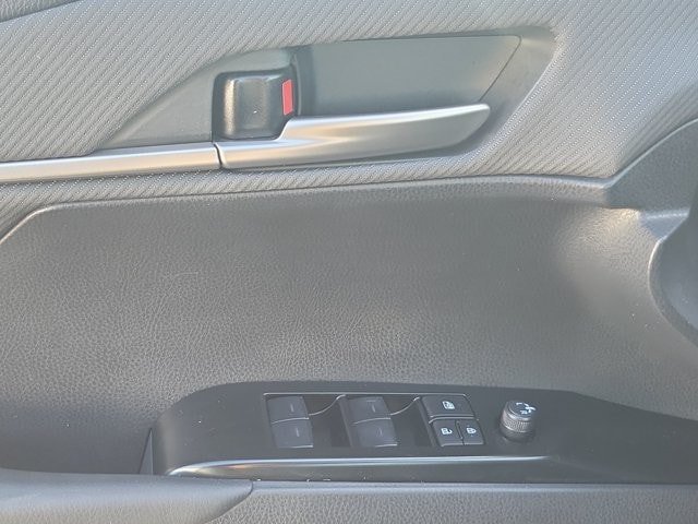 Used 2026 Toyota Camry SE FWD image 22