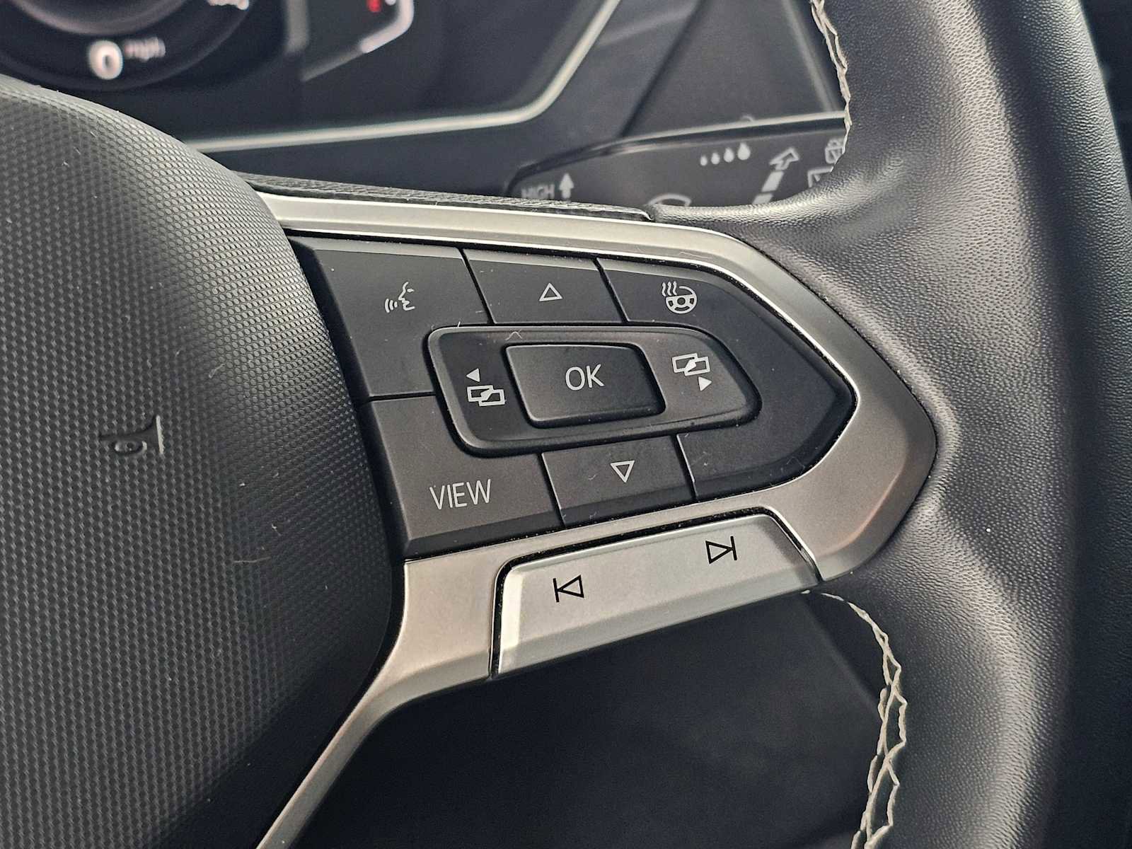 Used 2023 Volkswagen Tiguan SEL R-Line image 25