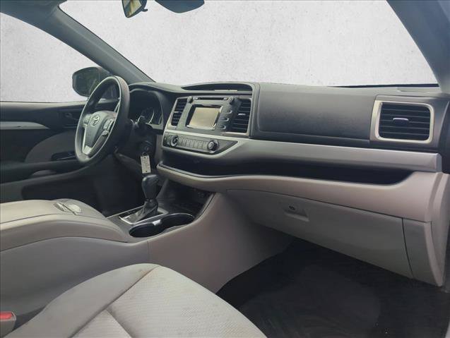 Used 2019 Toyota Highlander LE FWD image 27